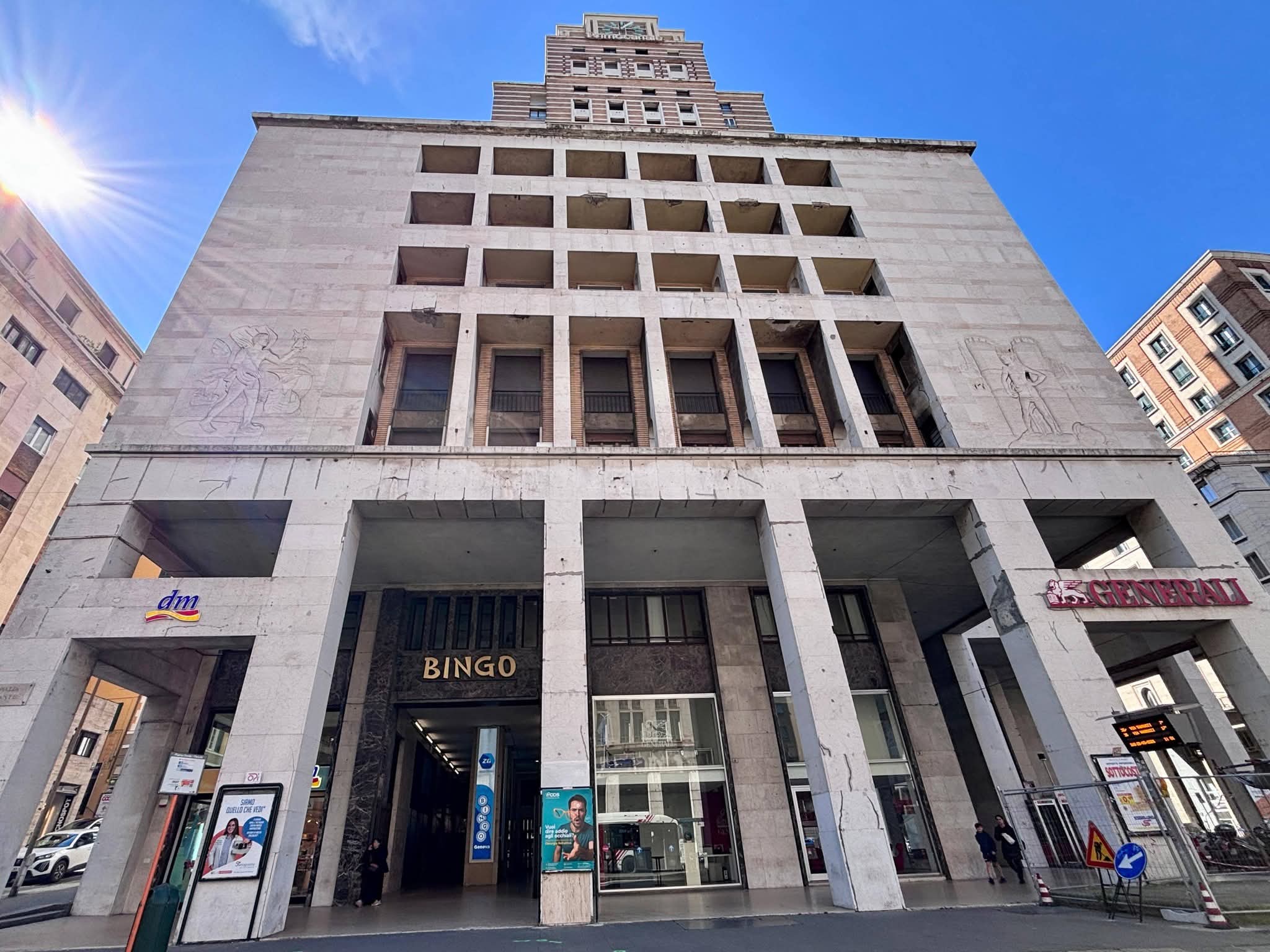 Ingresso ed Edificio - Foto 6